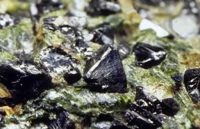 Cromite. Cristalli del minerale.De Agostini Picture Library Cromite. Cristalli del minerale.De Agostini Picture Library