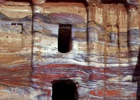 Petra. L'ingresso monumentale della Tomba della Seta.De Agostini Picture Library/C. Sappa