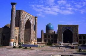Uzbekistan. Veduta della piazza Rigistan a Samarcanda.De Agostini Picture Library/J. E. Schurr Uzbekistan. Veduta della piazza Rigistan a Samarcanda.De Agostini Picture Library/J. E. Schurr