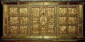 Carolingio. Il lato frontale dell'altare aureo di Vuolvinio (sec. IX) nella chiesa di S. Ambrogio a Milano.De Agostini Picture Library Carolingio. Il lato frontale dell'altare aureo di Vuolvinio (sec. IX) nella chiesa di S. Ambrogio a Milano.De Agostini Picture Library