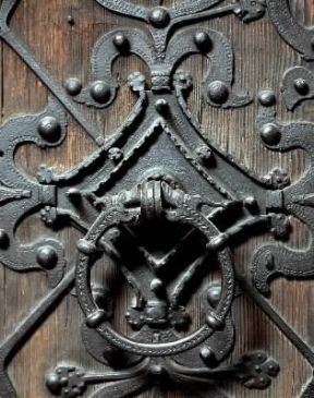 Ferro. Battente proveniente dal portale della Stavkirke di Gudmansdale in Norvegia (sec. XIII; Oslo, Historisk Museum).De Agostini Picture Library/A. Dagli Orti Ferro. Battente proveniente dal portale della Stavkirke di Gudmansdale in Norvegia (sec. XIII; Oslo, Historisk Museum).De Agostini Picture Library/A. Dagli Orti