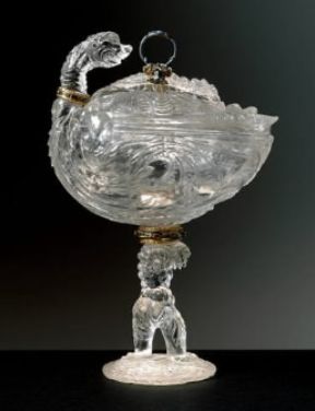 Glittica. Vaso di cristallo di rocca e oro delle botteghe milanesi (Firenze, Museo degli Argenti).De Agostini Picture Library / A. Dagli Orti Glittica. Vaso di cristallo di rocca e oro delle botteghe milanesi (Firenze, Museo degli Argenti).De Agostini Picture Library / A. Dagli Orti