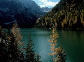 Lago di Braies. De Agostini Picture Library/M. Pedone Lago di Braies. De Agostini Picture Library/M. Pedone