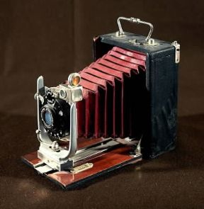 Macchina fotografica del sec. XIX (Bievres, Musée Français de la Photographie).De Agostini Picture Library/G. Dagli Orti Macchina fotografica del sec. XIX (Bievres, Musée Français de la Photographie).De Agostini Picture Library/G. Dagli Orti