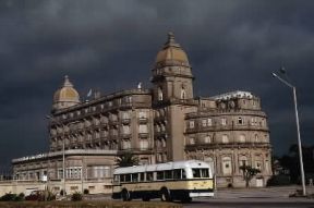 Uruguay. Il Park Hotel Carrasco a Montevideo. Il Paese è favorito da un clima molto mite.De Agostini Picture Library/S. Gutierrez Uruguay. Il Park Hotel Carrasco a Montevideo. Il Paese è favorito da un clima molto mite.De Agostini Picture Library/S. Gutierrez