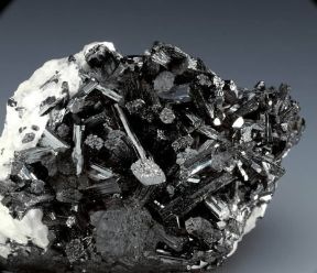 Manganite. De Agostini Picture Library/A. Rizzi Manganite. De Agostini Picture Library/A. Rizzi