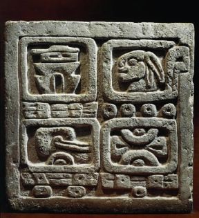 Maya. La pietra dei 4 glifi usata come sistema di calendario (Città del Messico, M.Antropologia).De Agostini Picture Library/A. Dagli Orti Maya. La pietra dei 4 glifi usata come sistema di calendario (Città del Messico, M.Antropologia).De Agostini Picture Library/A. Dagli Orti