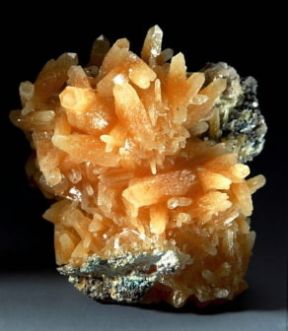Mimetite. Il minerale si forma nella zona di ossidazione dei giacimenti di piombo.De Agostini Picture Library/A. Rizzi Mimetite. Il minerale si forma nella zona di ossidazione dei giacimenti di piombo.De Agostini Picture Library/A. Rizzi