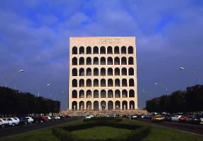 Roma. Il Palazzo della Civiltà e del Lavoro all'EUR.De Agostini Picture Library / W. Buss Roma. Il Palazzo della Civiltà e del Lavoro all'EUR.De Agostini Picture Library / W. Buss