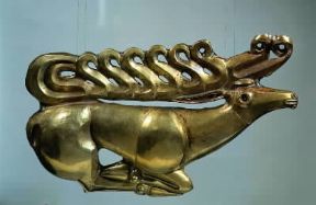 Arte animalista. Cervo in electron di arte scita, sec. VI a.C. (Budapest, Museo Nazionale).De Agostini Picture Library/A. Dagli Orti