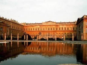 Giuseppe Piermarini. Particolare della facciata principale de Palazzo Reale di Monza.De Agostini Picture Library/F. Tanasi