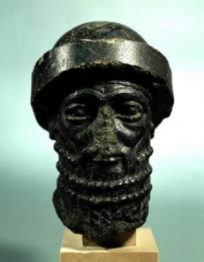 Hammurabi di Babilonia, scultura in diorite scura (Parigi, Louvre).De Agostini Picture Library / G. Dagli Orti Hammurabi di Babilonia, scultura in diorite scura (Parigi, Louvre).De Agostini Picture Library / G. Dagli Orti