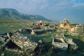Ierapoli . Veduta della monumentale necropoli.De Agostini Picture Library/G. Sioën Ierapoli . Veduta della monumentale necropoli.De Agostini Picture Library/G. Sioën