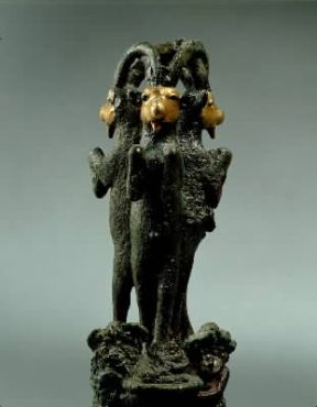 Larsa. Supporto con capridi in bronzo e oro utilizzato per le offerte votive (sec. XVIII a. C.; Parigi, Louvre).De Agostini Picture Library/G. Dagli Orti Larsa. Supporto con capridi in bronzo e oro utilizzato per le offerte votive (sec. XVIII a. C.; Parigi, Louvre).De Agostini Picture Library/G. Dagli Orti
