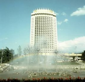 Kazahstan. Veduta di un moderno albergo nel centro della città .Tass Kazahstan. Veduta di un moderno albergo nel centro della città .Tass