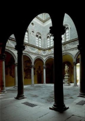 Palazzo . Patio del palazzo Medici-Riccardi.De Agostini Picture Library/G. Nimatallah Palazzo . Patio del palazzo Medici-Riccardi.De Agostini Picture Library/G. Nimatallah