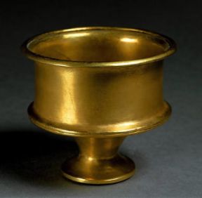 Ur. Un calice in oro della regione Puabi proveniente dalle tombe reali di Ur (Baghdad, Iraq Museum).De Agostini Picture Library/A. De Gregorio Ur. Un calice in oro della regione Puabi proveniente dalle tombe reali di Ur (Baghdad, Iraq Museum).De Agostini Picture Library/A. De Gregorio