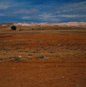 Australia. Paesaggio lungo la Stuart Highway nel Sud del paese.De Agostini Picture Library/P: Jaccod Australia. Paesaggio lungo la Stuart Highway nel Sud del paese.De Agostini Picture Library/P: Jaccod