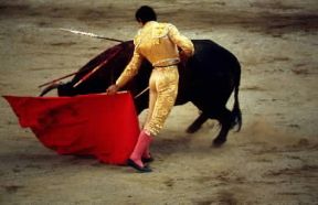 Corrida. Il banderillero in azione.De Agostini Picture Library / C. Sappa Corrida. Il banderillero in azione.De Agostini Picture Library / C. Sappa