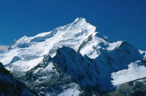 Bolivia . Il Nevado de Illampú (6421 m), una delle vette più alte della Cordigliera Reale.De Agostini Picture Library/M.Bertinetti Bolivia . Il Nevado de Illampú (6421 m), una delle vette più alte della Cordigliera Reale.De Agostini Picture Library/M.Bertinetti