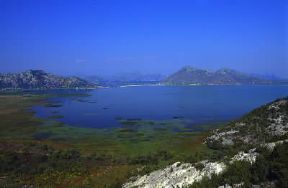 Montenegro. Veduta del lago di Scutari, al confine con l'Albania. De Agostini Picture Library / S. Vannini Montenegro. Veduta del lago di Scutari, al confine con l'Albania. De Agostini Picture Library / S. Vannini