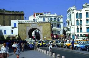 Tunisi. La Porta di Francia, nel centro storico della città .De Agostini Picture Library/M. Bertinetti Tunisi. La Porta di Francia, nel centro storico della città .De Agostini Picture Library/M. Bertinetti
