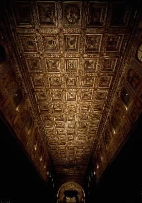 Soffitto a cassettoni intagliati e dorati nella basilica di S. Maria Maggiore a Roma.De Agostini Picture Library/G. Nimatallah Soffitto a cassettoni intagliati e dorati nella basilica di S. Maria Maggiore a Roma.De Agostini Picture Library/G. Nimatallah