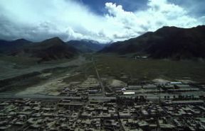 Tibet. Veduta aerea di Lhasa.De Agostini Picture Library/G. Sioën Tibet. Veduta aerea di Lhasa.De Agostini Picture Library/G. Sioën