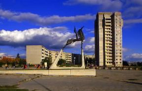 Vilnius. Una piazza nel moderno quartiere di Lazdymai.De Agostini Picture Library/M. Bertinetti Vilnius. Una piazza nel moderno quartiere di Lazdymai.De Agostini Picture Library/M. Bertinetti