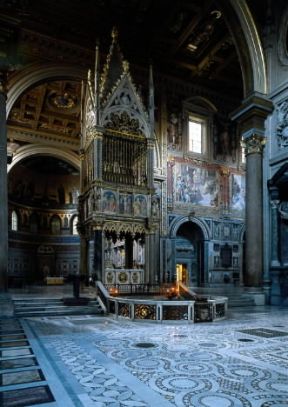 Altare papale nella basilica di S. Giovanni in Laterano a Roma.De Agostini Picture Library/G. Nimatallah Altare papale nella basilica di S. Giovanni in Laterano a Roma.De Agostini Picture Library/G. Nimatallah