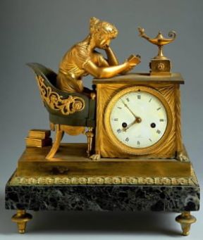 Orologio francese del 1820 ca., a forma di tavolo al quale siede una fanciulla.De Agostini Picture Library/A. De Gregorio Orologio francese del 1820 ca., a forma di tavolo al quale siede una fanciulla.De Agostini Picture Library/A. De Gregorio