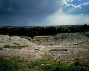 Siracusa . Il teatro greco, nel quartiere di Neapolis.De Agostini Picture Library/G. Dagli Orti Siracusa . Il teatro greco, nel quartiere di Neapolis.De Agostini Picture Library/G. Dagli Orti