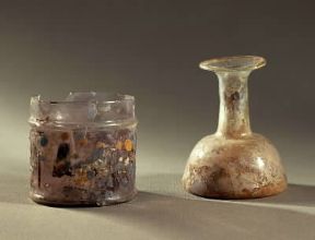 Fenici. Vetri punico-fenici provenienti dagli scavi di Costantina (sec. VII a. C.; Costantina, Museo).De Agostini Picture Library/G. Dagli Orti Fenici. Vetri punico-fenici provenienti dagli scavi di Costantina (sec. VII a. C.; Costantina, Museo).De Agostini Picture Library/G. Dagli Orti