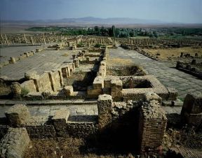 Timgad. Veduta delle rovine romane della località archeologica algerina.De Agostini Picture Library/G. Dagli Orti Timgad. Veduta delle rovine romane della località archeologica algerina.De Agostini Picture Library/G. Dagli Orti