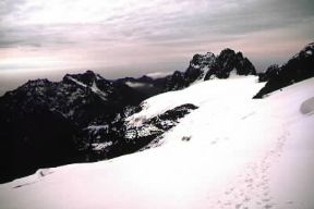 Uganda. La sommità innevata del massiccio del Ruwenzori.De Agostini Picture Library/P. Jaccod Uganda. La sommità innevata del massiccio del Ruwenzori.De Agostini Picture Library/P. Jaccod