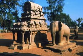 India . Ratha in stile dravidico (sec. VII) a Mahabalipuram.De Agostini Picture Library/G. Nimatallah India . Ratha in stile dravidico (sec. VII) a Mahabalipuram.De Agostini Picture Library/G. Nimatallah