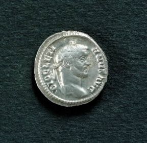 Gaio Aurelio Valerio Diocleziano effigiato su una moneta d'argento del sec. IV.De Agostini Picture Library/A. De Gregorio Gaio Aurelio Valerio Diocleziano effigiato su una moneta d'argento del sec. IV.De Agostini Picture Library/A. De Gregorio