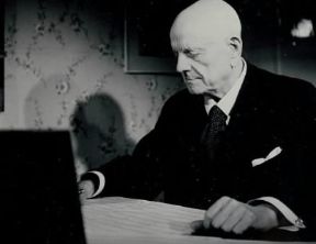 Jean Sibelius . Il compositore finlandese in una foto del 1945.De Agostini Picture Library/A. Dagli Orti Jean Sibelius . Il compositore finlandese in una foto del 1945.De Agostini Picture Library/A. Dagli Orti