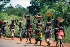 Benin . Le donne formano ancora oggi una casta separata.De Agostini Picture Library/C. Sappa Benin . Le donne formano ancora oggi una casta separata.De Agostini Picture Library/C. Sappa