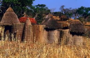 Benin . Un villaggio-fortezza del Nord.De Agostini Picture Library/C. Sappa Benin . Un villaggio-fortezza del Nord.De Agostini Picture Library/C. Sappa