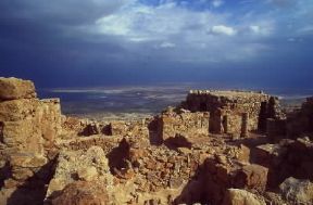 Ebrei . Rovine della fortezza di Masada, espugnata dai Romani nel 73 d. C. dopo un durissimo assedio.De Agostini Picture Library/S. Vannini Ebrei . Rovine della fortezza di Masada, espugnata dai Romani nel 73 d. C. dopo un durissimo assedio.De Agostini Picture Library/S. Vannini