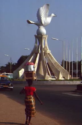 LomÃ©. Il monumento alla pace.De Agostini Picture Library/C. Sappa