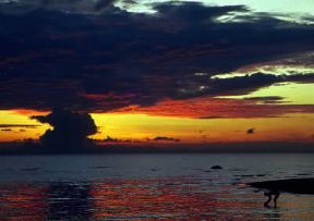 Malawi. L'alba sul lago Malawi, presso Karonga.De Agostini Picture Library/S. Vannini Malawi. L'alba sul lago Malawi, presso Karonga.De Agostini Picture Library/S. Vannini