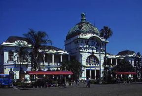 Maputo. La stazione ferroviaria.De Agostini Picture Library/S. Vannini Maputo. La stazione ferroviaria.De Agostini Picture Library/S. Vannini