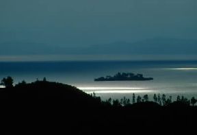 Ruanda. Il lago Kivu, al confine con lo Zaire.De Agostini Picture Library / S. Vannini Ruanda. Il lago Kivu, al confine con lo Zaire.De Agostini Picture Library / S. Vannini
