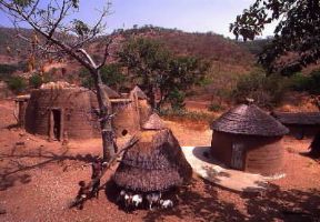 Togo. Insediamenti tipici della popolazione rurale togolese nel Nord del Paese.De Agostini Picture Library/C. Sappa Togo. Insediamenti tipici della popolazione rurale togolese nel Nord del Paese.De Agostini Picture Library/C. Sappa