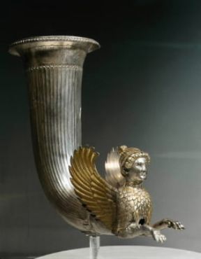 Argento. Rhýton a protome di sfinge d'arte tracia (Ruse, Museo Storico).De Agostini Picture Library/A. Dagli Orti Argento. Rhýton a protome di sfinge d'arte tracia (Ruse, Museo Storico).De Agostini Picture Library/A. Dagli Orti
