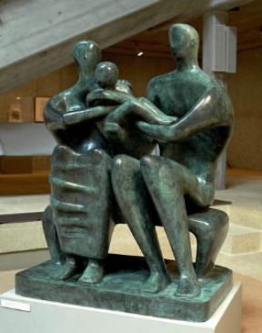 Henry Moore. Family Group, bronzo (1948-49).De Agostini Picture Library / G. Dagli Orti Henry Moore. Family Group, bronzo (1948-49).De Agostini Picture Library / G. Dagli Orti