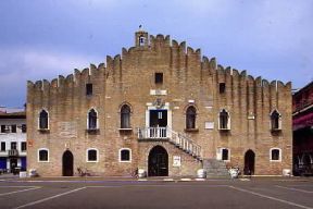 Portogruaro. Il gotico Palazzo Comunale.De Agostini Picture Library/C. Baraggi Portogruaro. Il gotico Palazzo Comunale.De Agostini Picture Library/C. Baraggi