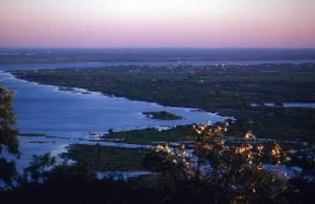 RÃ­o Paraguay . Un tratto del fiume presso AsunciÃ³n.De Agostini Picture Library/G. SioÃ«n